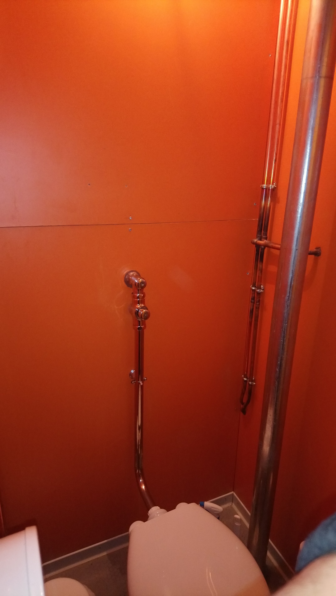 Changement des réseaux font chute WC - hôtel de ville de Vénissieux