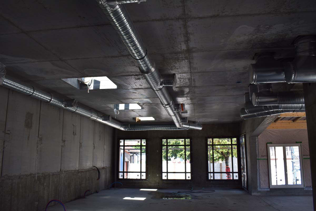 gaine de ventilation au plafond de l'école primaire à Miribel (01)