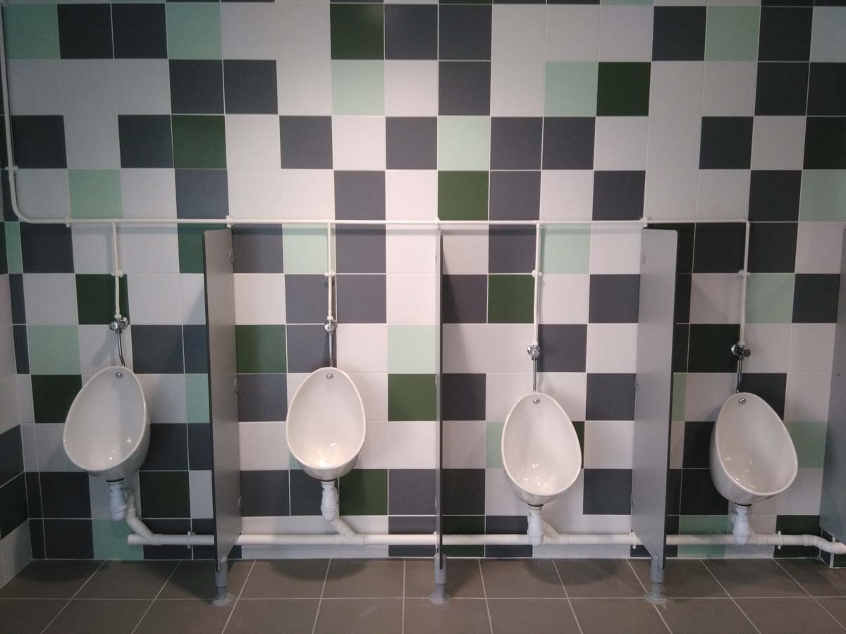 Pose de sanitaires urinoirs - Groupe scolaire Dardilly